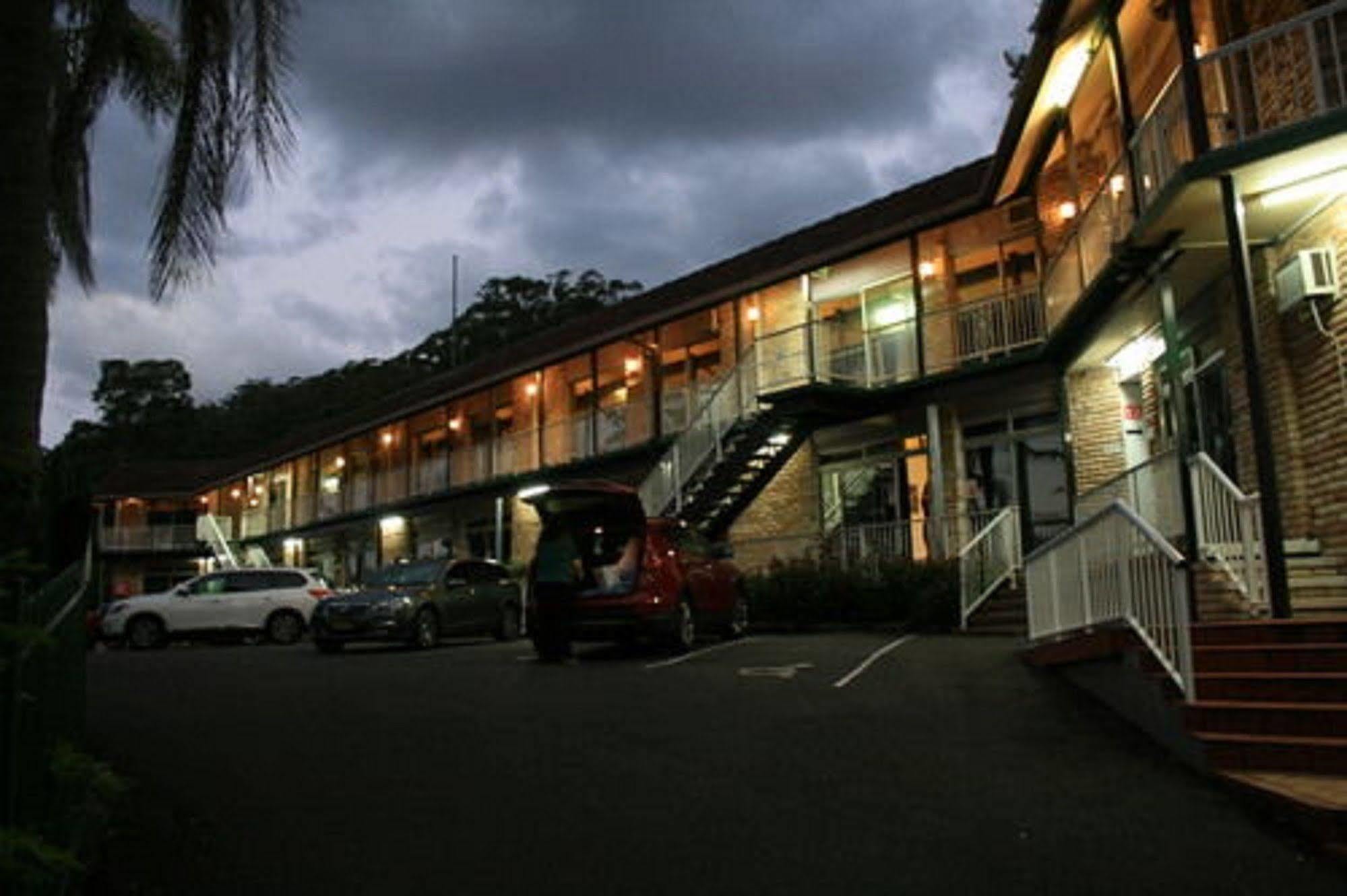 Gosford Inn Motel Exterior photo